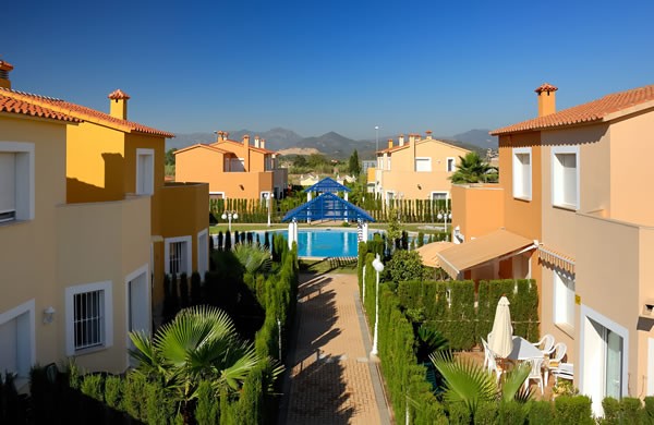 Adosado con piscina comunitaria