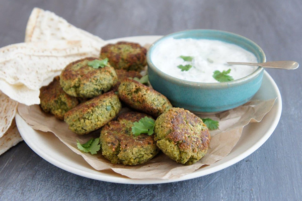 Falafel con yogurt